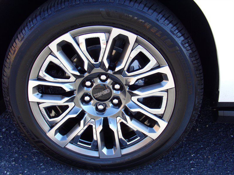 Used 2024 GMC Yukon XL Denali Ultimate AWD/4WD image 17