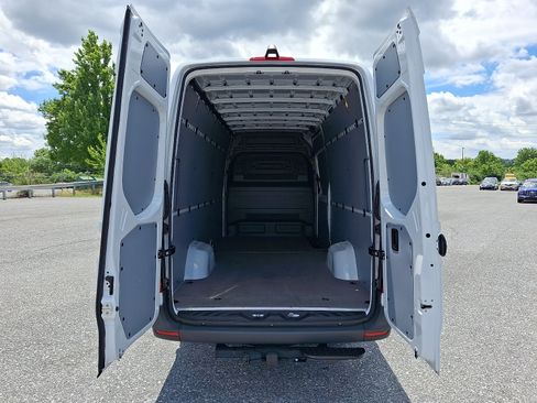 Used 2026 Mercedes-Benz Sprinter 2500 image 9