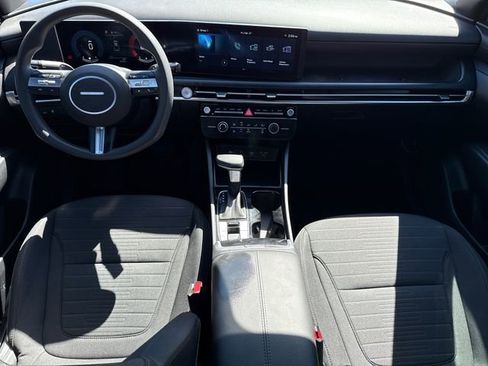 Certified 2025 Hyundai Santa Cruz SE image 10