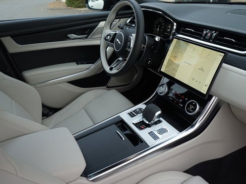 Used 2024 Jaguar XF R-Dynamic SE image 16