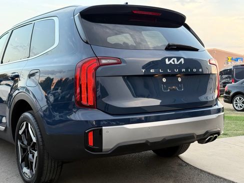 Used 2025 Kia Telluride S FWD image 5