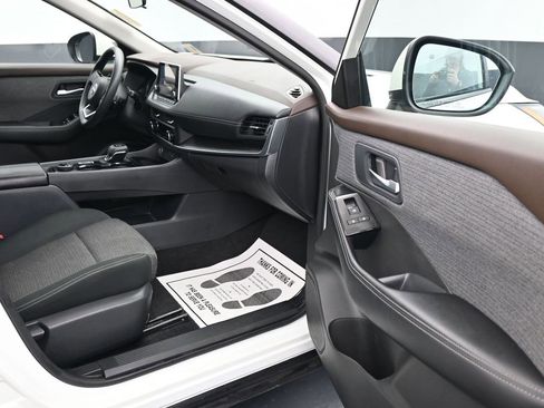 Used 2023 Nissan Rogue SV image 13