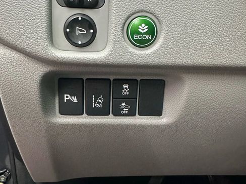 Used 2016 Honda Pilot Touring image 12