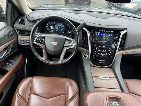 Used 2020 Cadillac Escalade Luxury w/ LPO, Radiant Package image 15