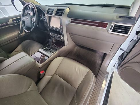 Used 2016 Lexus GX 460 w/ Premium Package AWD/4WD image 11