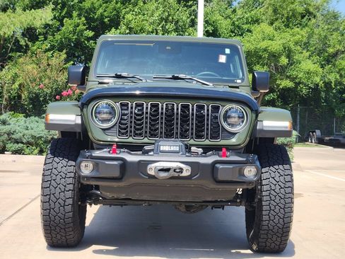 Used 2024 Jeep Gladiator Rubicon AWD/4WD image 2