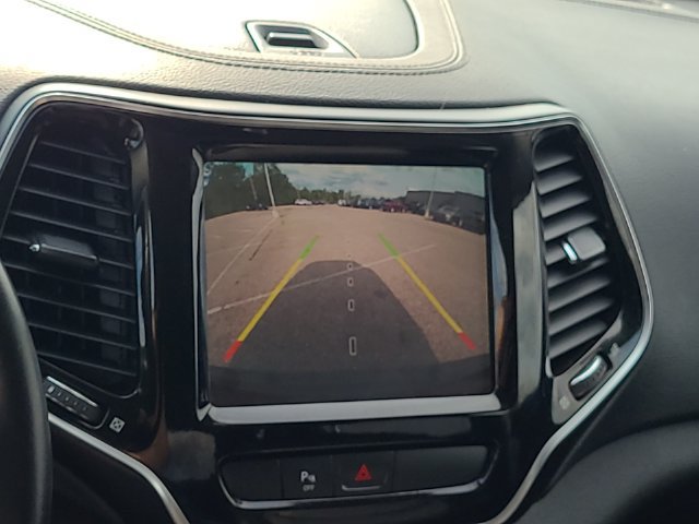 Used 2019 Jeep Cherokee Limited FWD image 19