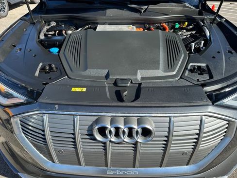 Used 2019 Audi e-tron Prestige w/ Prestige Package image 10