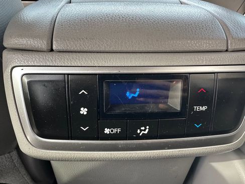 Used 2018 Toyota Highlander LE image 16