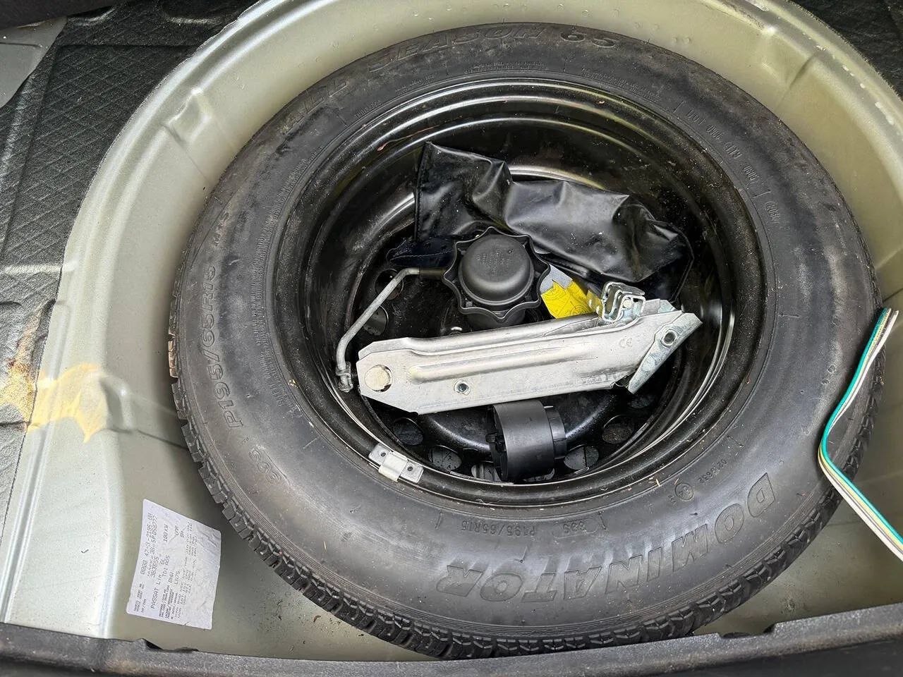 Used 2005 Volkswagen Passat GL FWD image 22