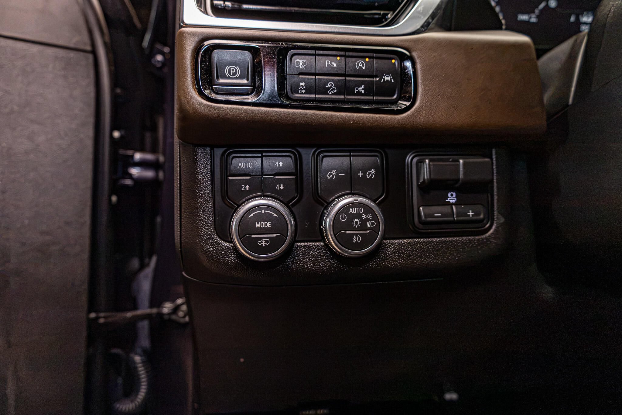 Used 2026 GMC Yukon Denali Ultimate AWD/4WD image 16