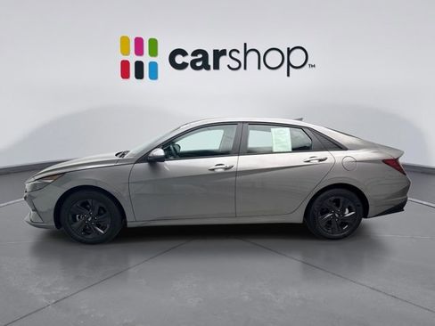 Used 2023 Hyundai Elantra SEL FWD image 2