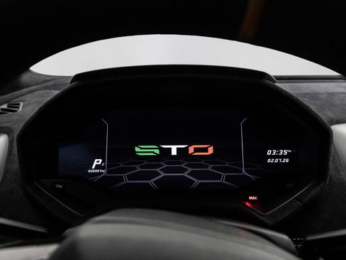 Used 2022 Lamborghini Huracan STO RWD image 35