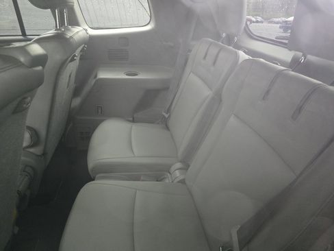 Used 2011 Toyota Highlander SE w/ Tow Pkg image 24