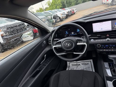 Used 2023 Hyundai Elantra SEL w/ Convenience Package FWD image 19