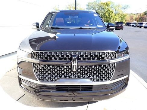 New 2025 Lincoln Navigator Reserve image 9