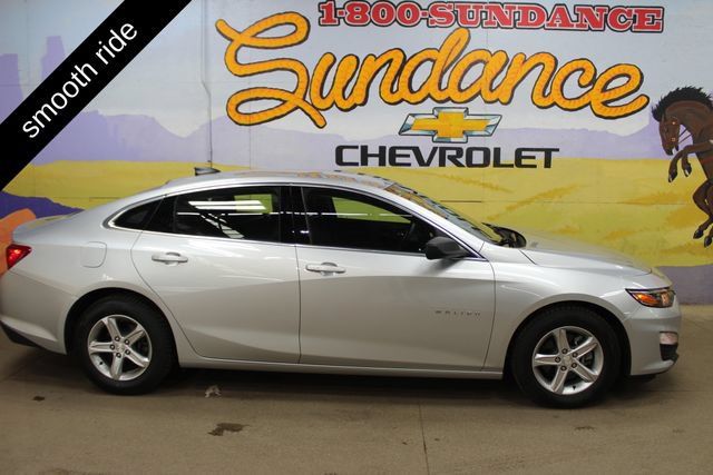Used 2022 Chevrolet Malibu LS FWD image 1