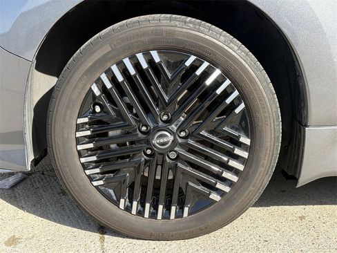 Used 2023 Nissan Leaf SV Plus image 9