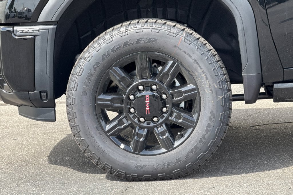Used 2026 GMC Sierra 2500 AT4 w/ AT4 Premium Plus Package AWD/4WD image 28