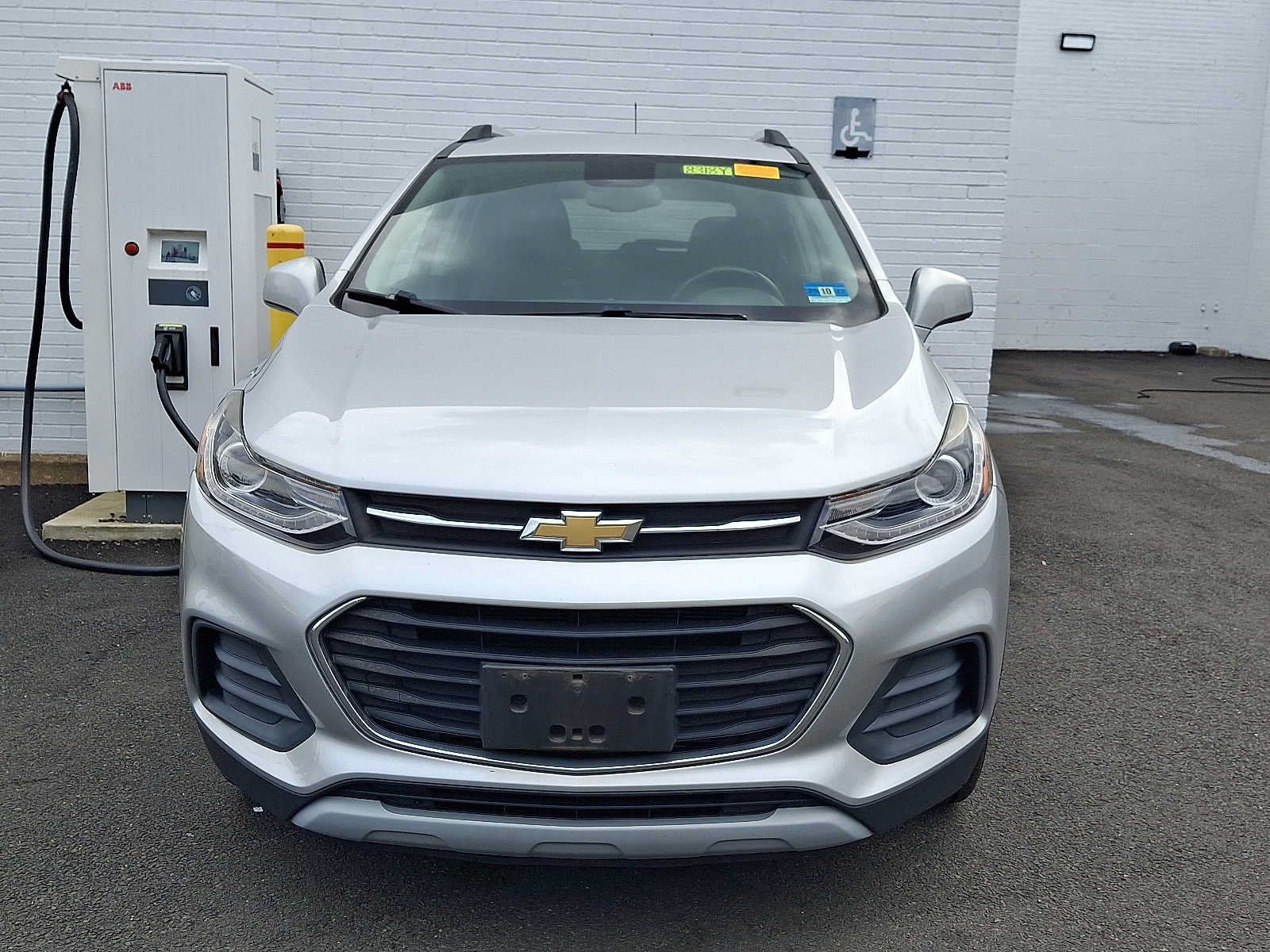 Used 2020 Chevrolet Trax LT w/ LT Convenience Package AWD/4WD image 2