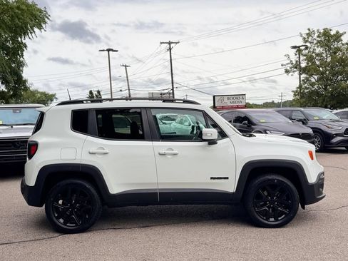 Used 2018 Jeep Renegade Altitude AWD/4WD image 7