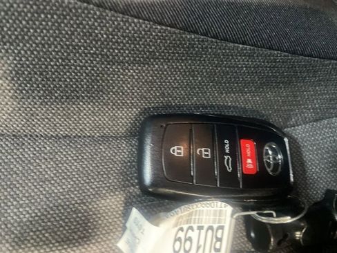 Used 2025 Toyota Camry LE image 28