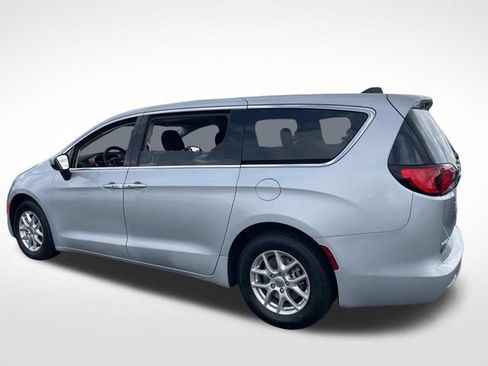 Used 2023 Chrysler Voyager LX FWD image 3