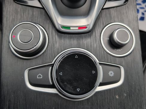 Used 2022 Alfa Romeo Stelvio Sprint image 22