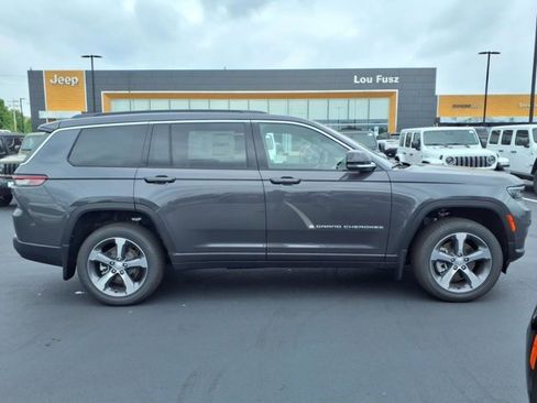 New 2025 Jeep Grand Cherokee L Limited w/ Luxury Tech Group II image 19