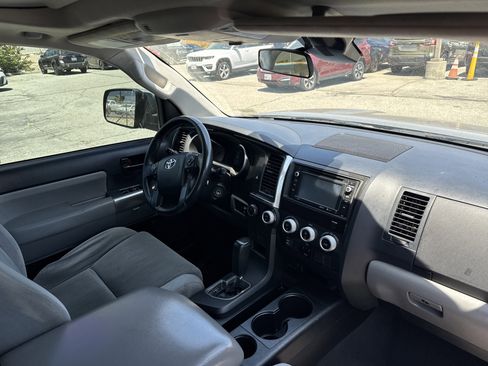 Used 2019 Toyota Sequoia SR5 AWD/4WD image 5