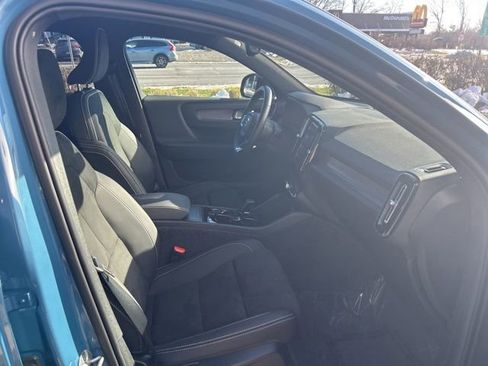 Certified 2025 Volvo XC40 B5 Plus image 15