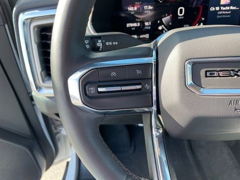 Used 2024 GMC Canyon Denali image 12