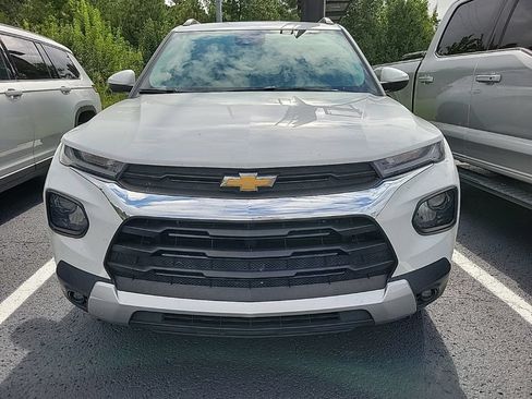Used 2023 Chevrolet TrailBlazer LT w/ Convenience Package FWD image 2