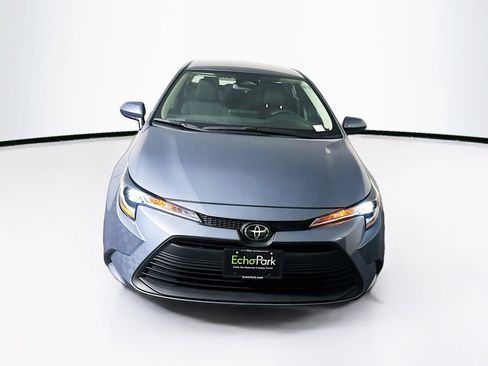 Used 2025 Toyota Corolla LE image 2