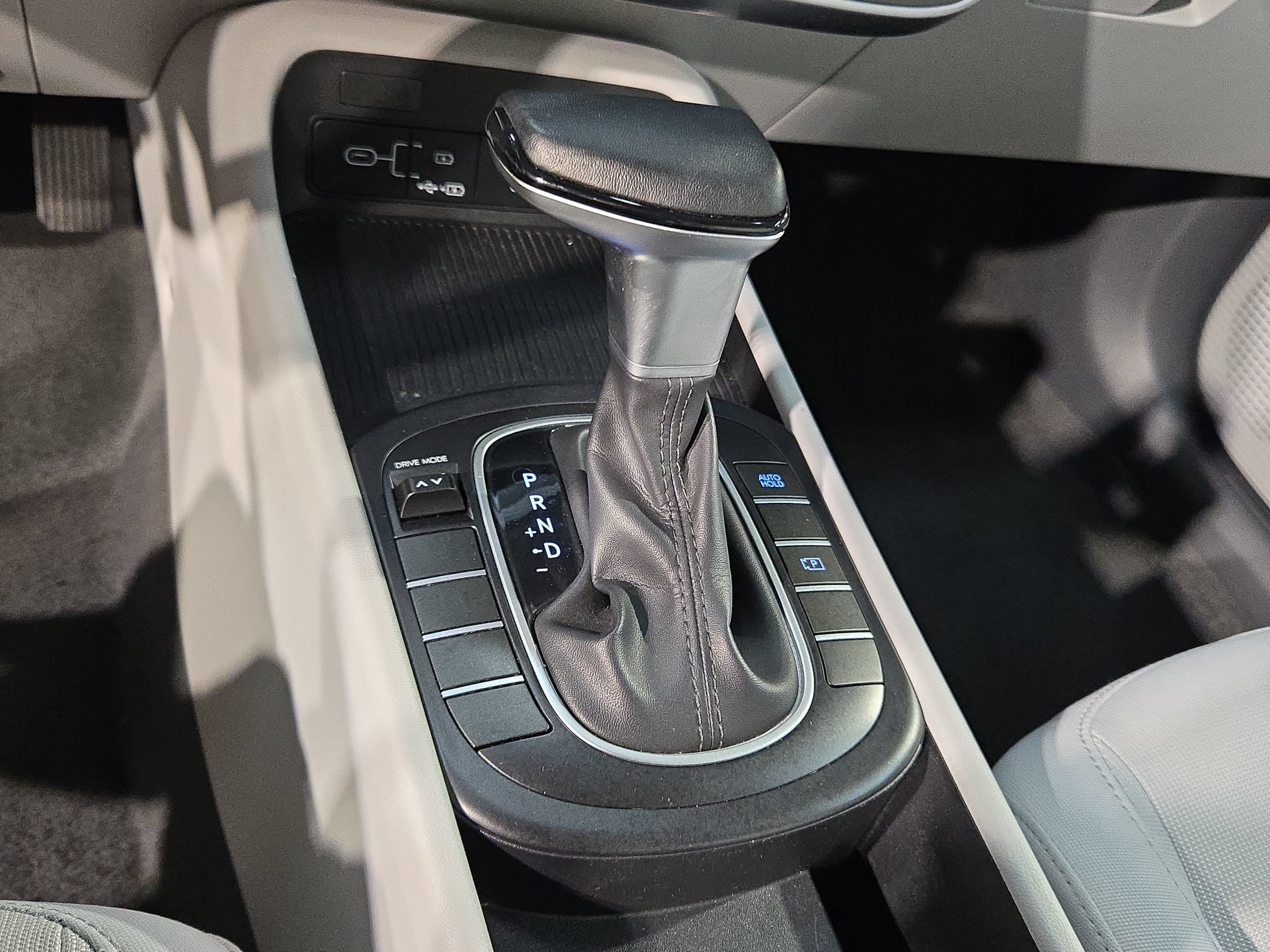 Used 2025 Hyundai Kona SEL FWD image 32