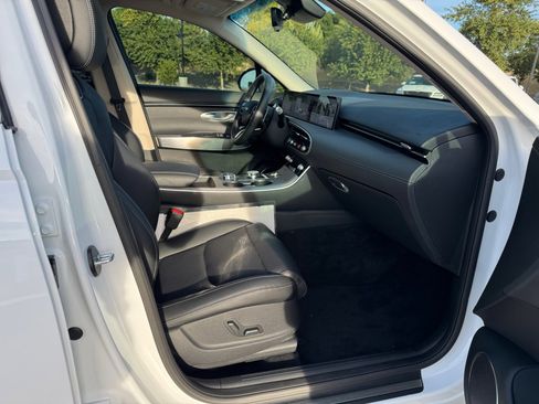 Used 2026 Genesis GV70 2.5T Select image 19