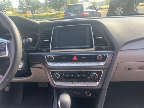 Used 2018 Hyundai Sonata SE FWD image 16