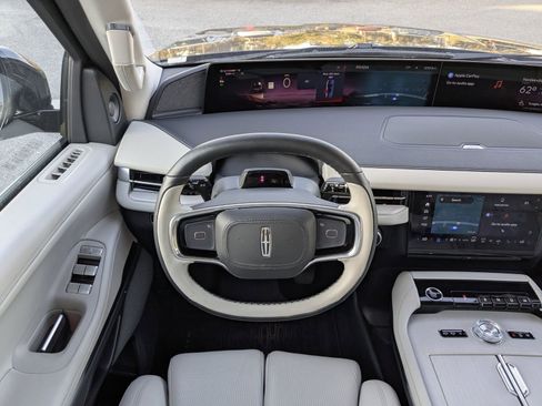 Certified 2025 Lincoln Navigator Reserve image 19