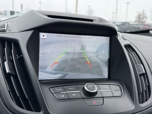 Used 2017 Ford C-MAX Energi SE w/ Equipment Group 401A image 4