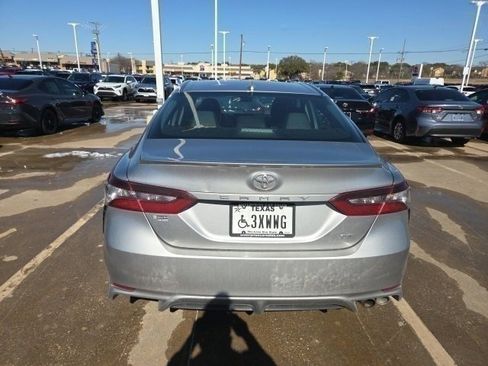 Used 2022 Toyota Camry SE image 7