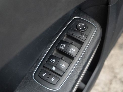 Used 2013 Dodge Charger SE RWD image 19
