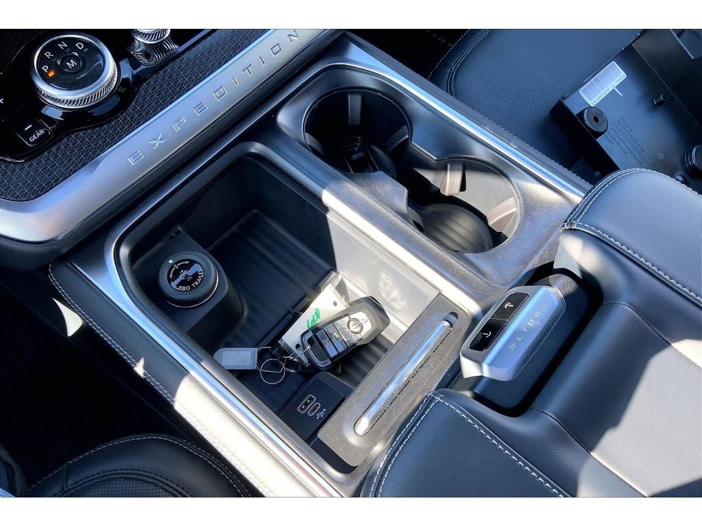New 2026 Ford Expedition Platinum w/ Stealth Performance Package AWD/4WD image 9