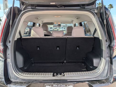 Used 2023 Kia Soul LX image 30