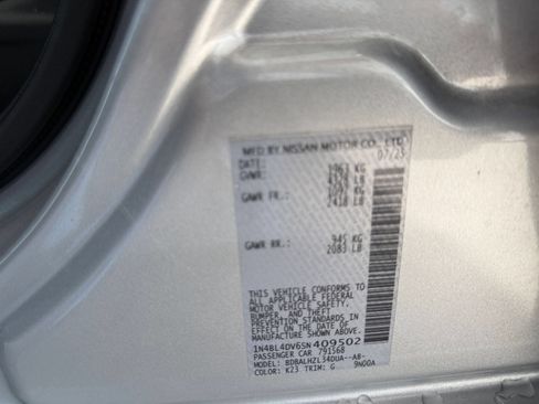 Used 2025 Nissan Altima 2.5 SV FWD image 29