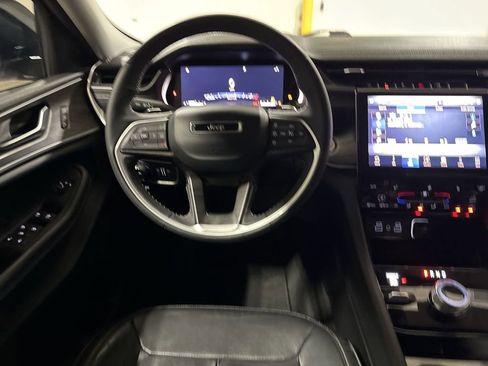 Used 2023 Jeep Grand Cherokee L Limited w/ Black Appearance Package image 11