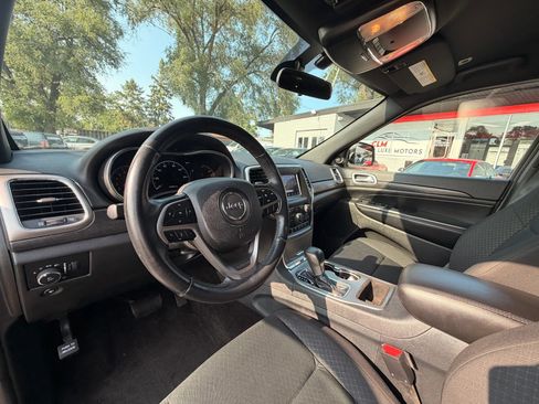 Used 2018 Jeep Grand Cherokee Laredo AWD/4WD image 8