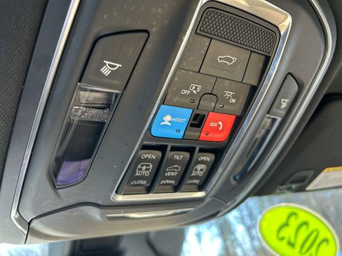 Used 2023 Jeep Grand Cherokee Limited image 32