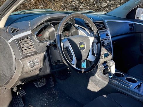 Used 2012 Chevrolet Traverse LT image 12