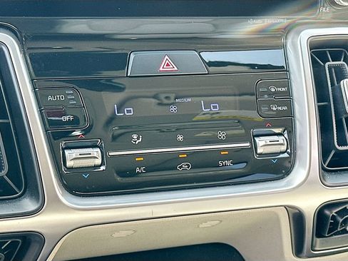 Certified 2023 Kia Sorento EX w/ Panoramic Sunroof Package image 16