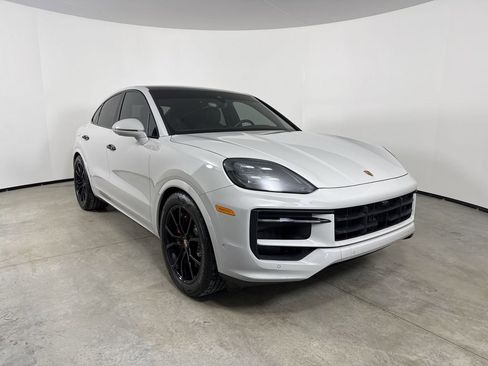 Certified 2025 Porsche Cayenne S image 9